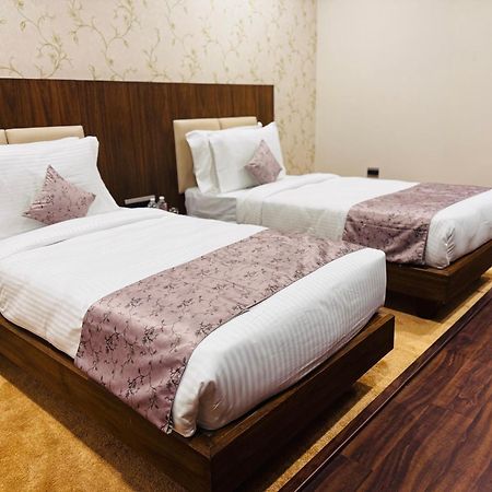 Pam Premium Hotel Vadodara Dış mekan fotoğraf