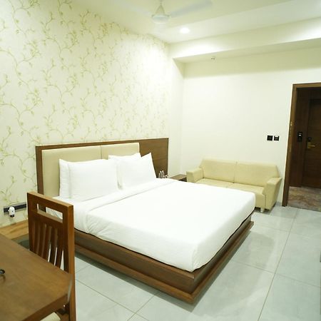 Pam Premium Hotel Vadodara Dış mekan fotoğraf
