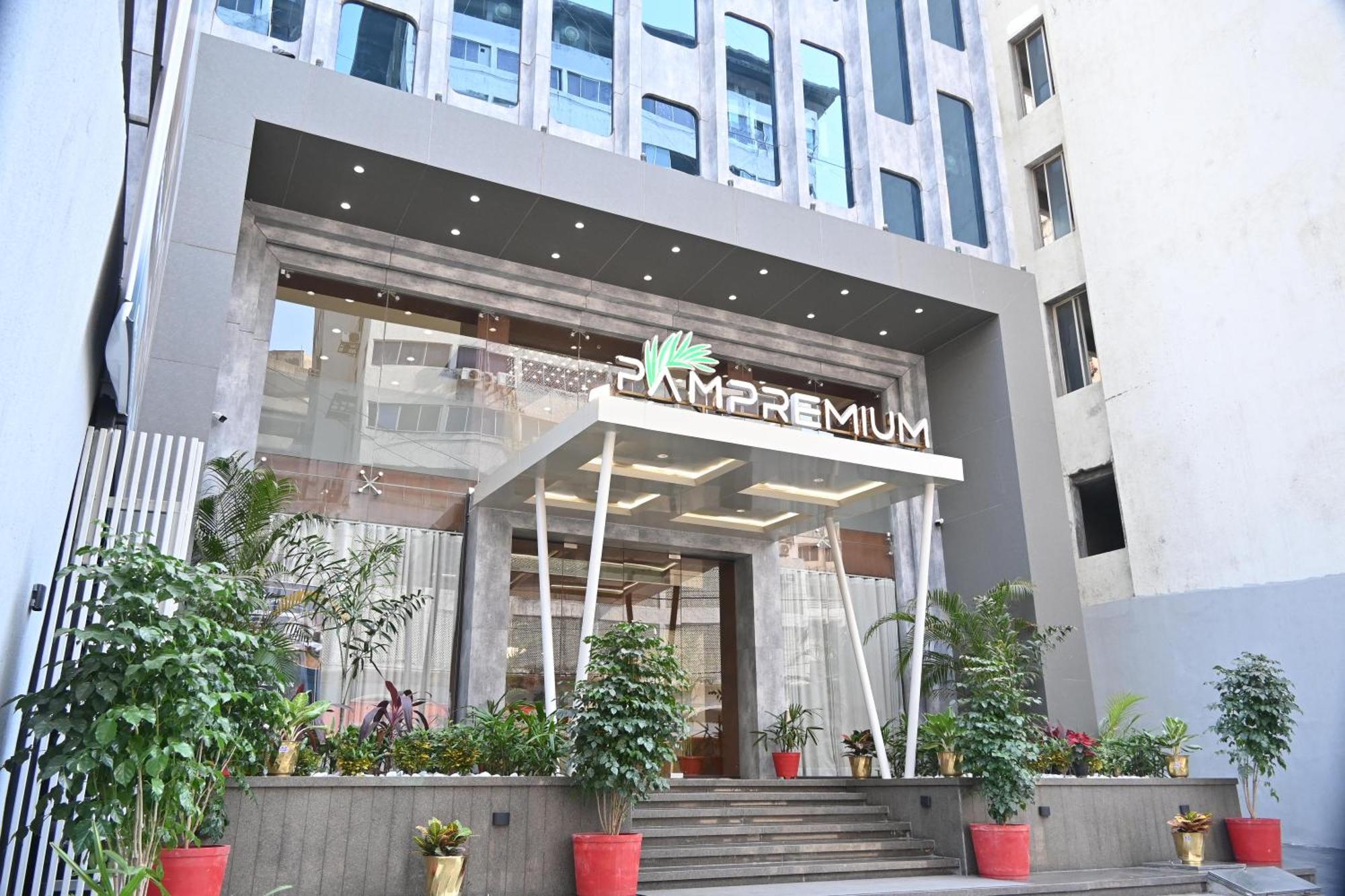 Pam Premium Hotel Vadodara Dış mekan fotoğraf