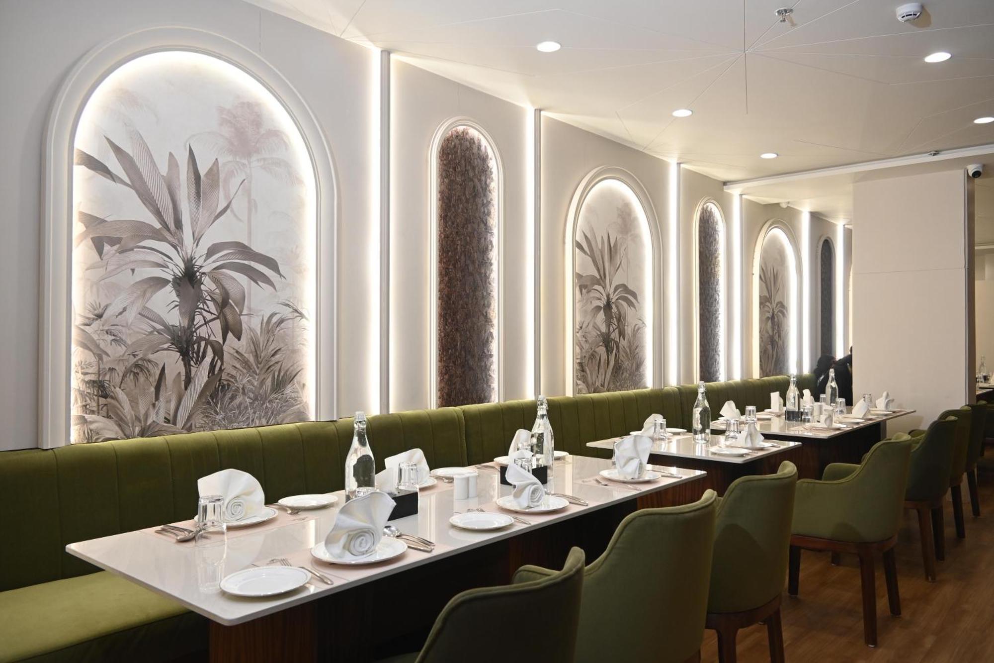 Pam Premium Hotel Vadodara Dış mekan fotoğraf
